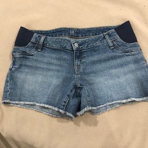 Gap maternity shorts